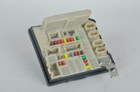 Elektronik Bağlantı Ünitesi Upc Sigorta Kutusu Yeni Kangoo 2  8201044235 8200451904